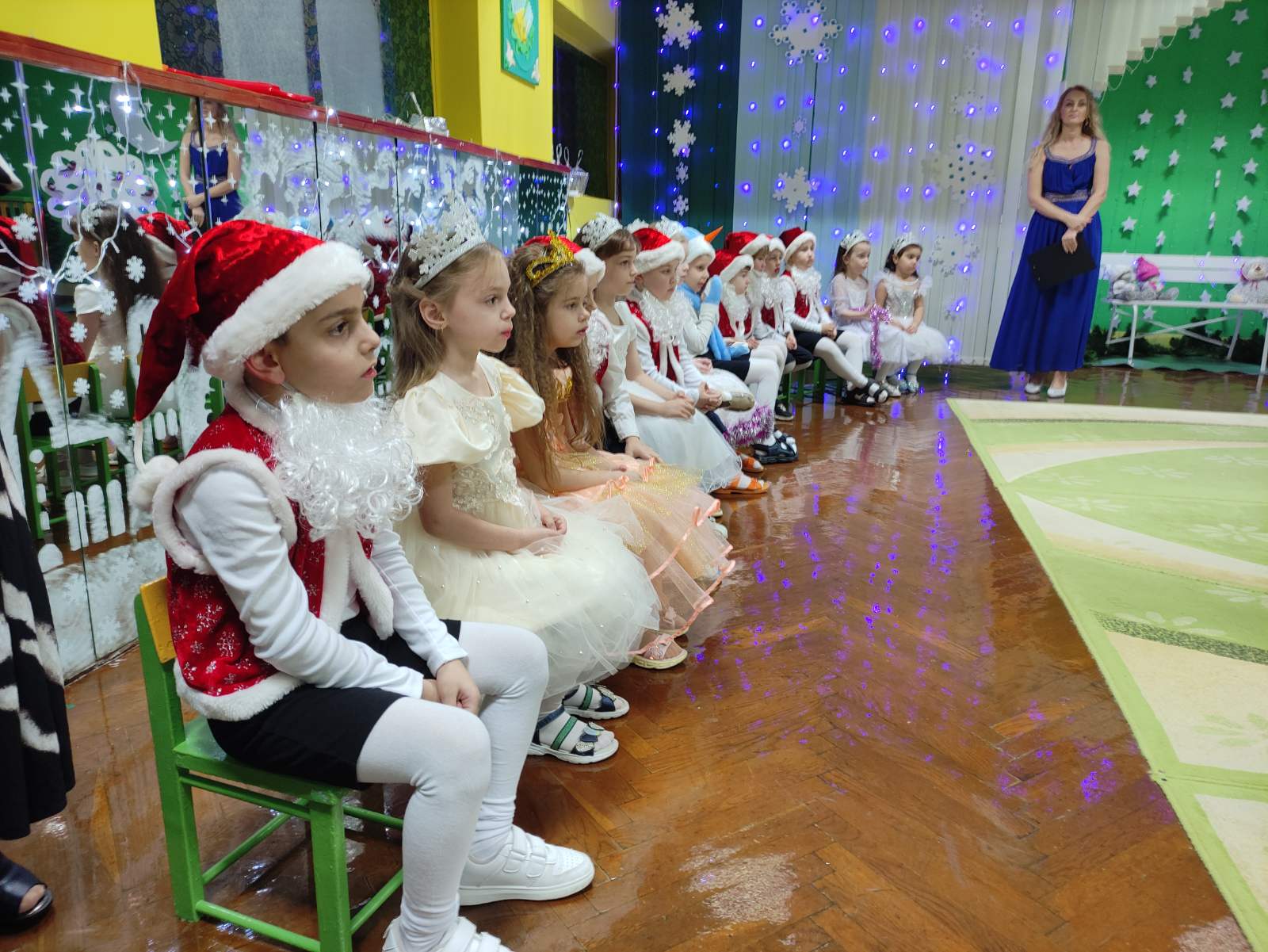Новогодние утренники в старших группах 