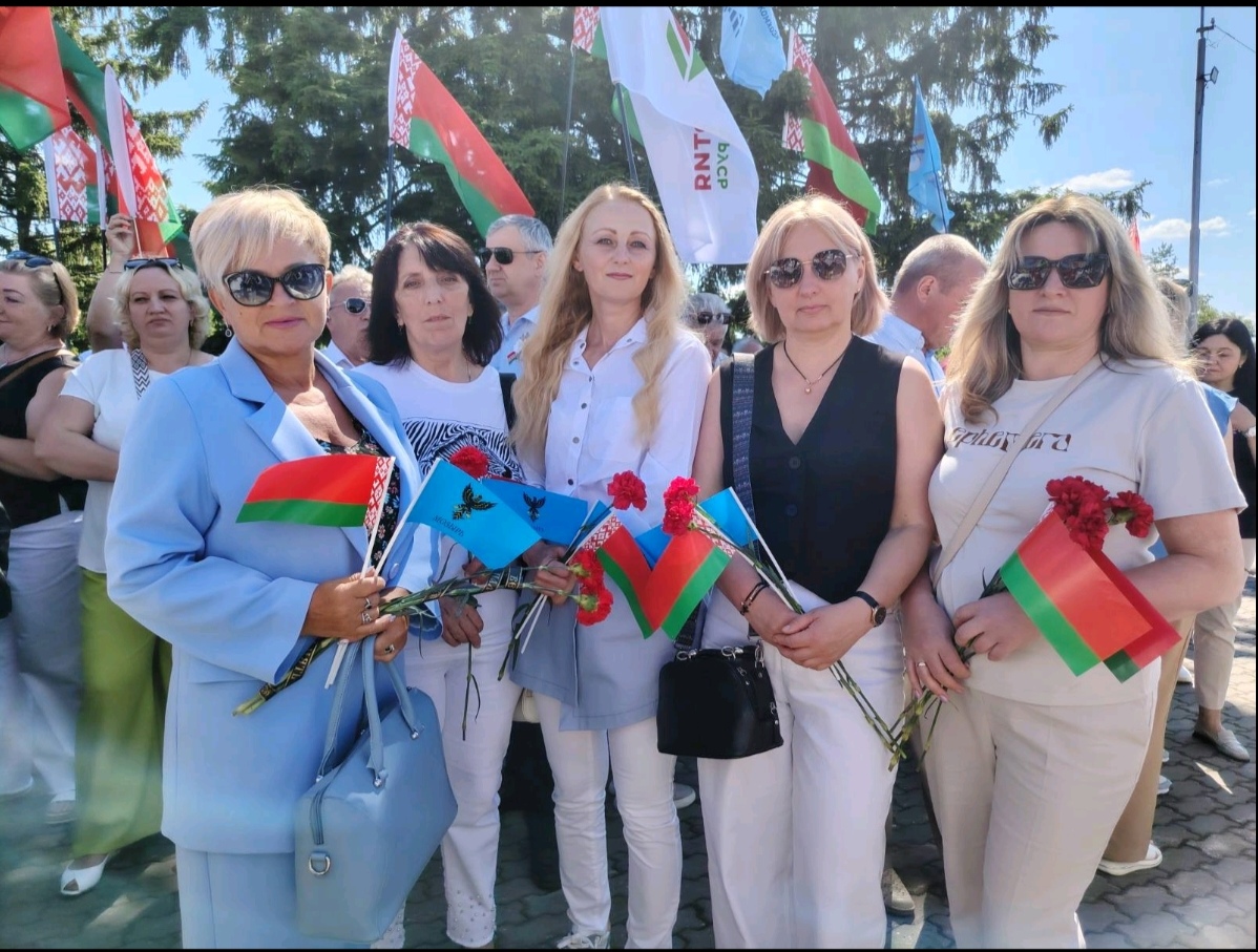 С праздником! 